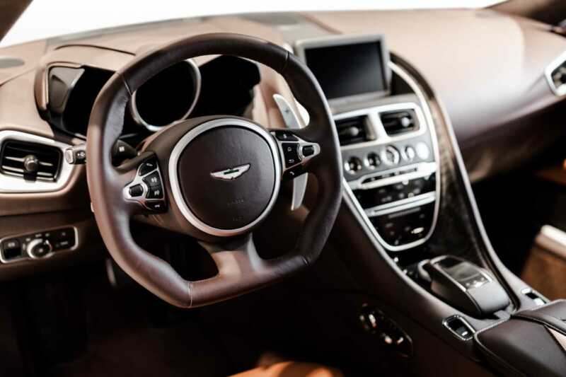 aston-martin-dbs-volante