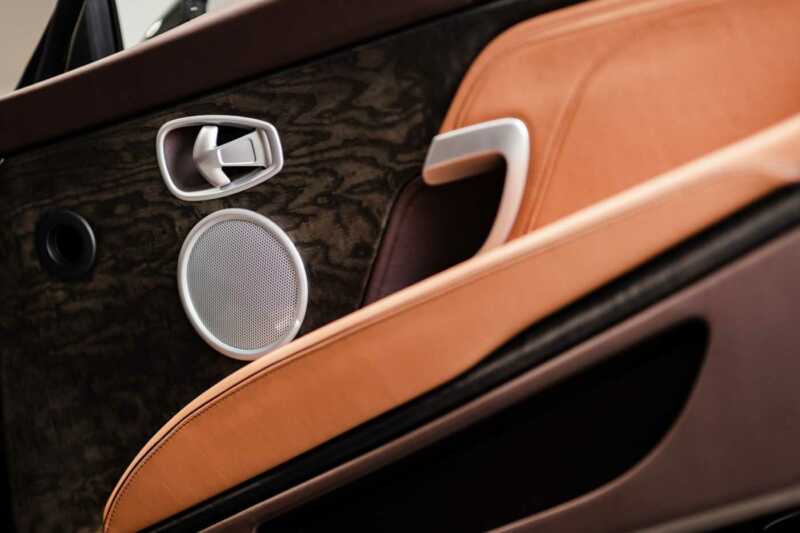 aston-martin-dbs-volante