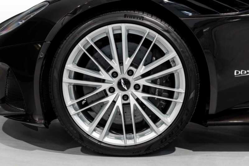 aston-martin-dbs-volante