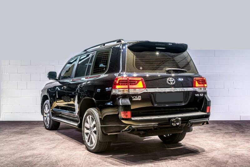 toyota-land-cruiser-200-armored-b6