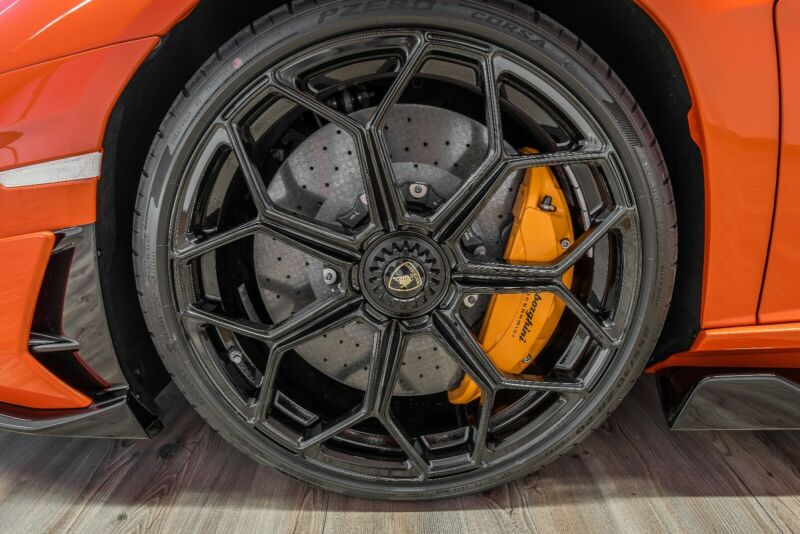 lamborghini-aventador