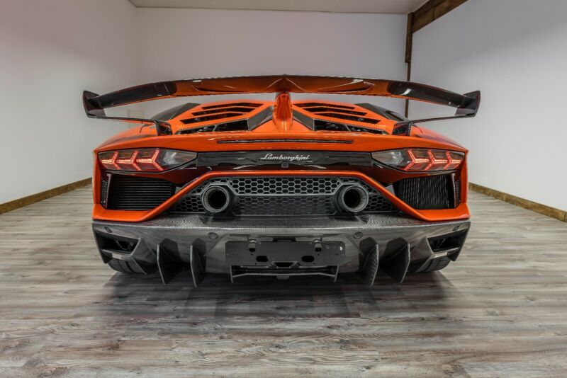 lamborghini-aventador