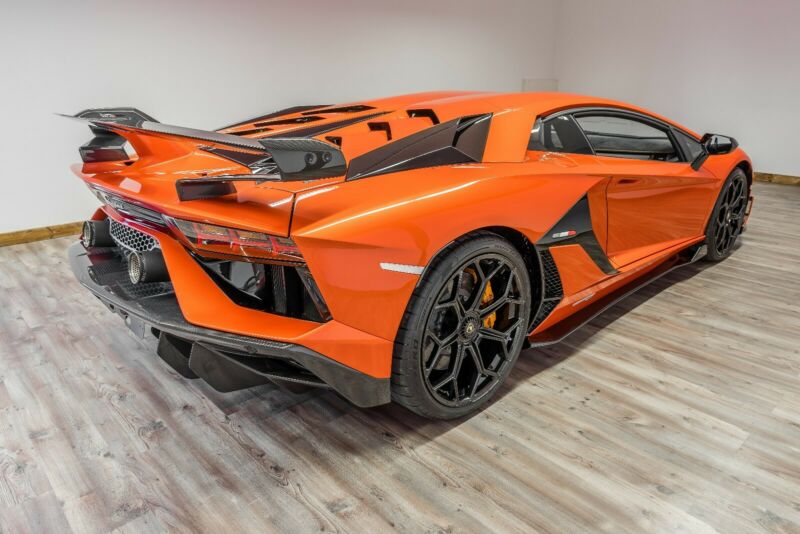lamborghini-aventador