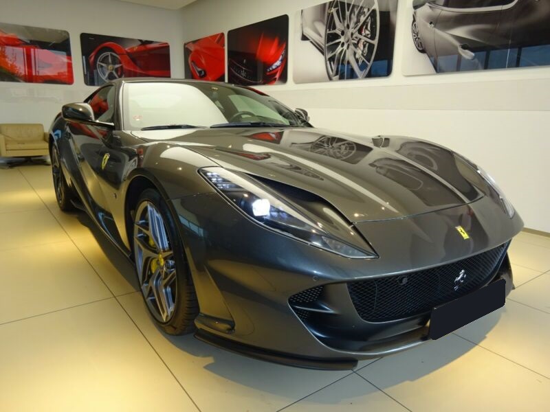 ferrari-812-6-5-v12-superfast