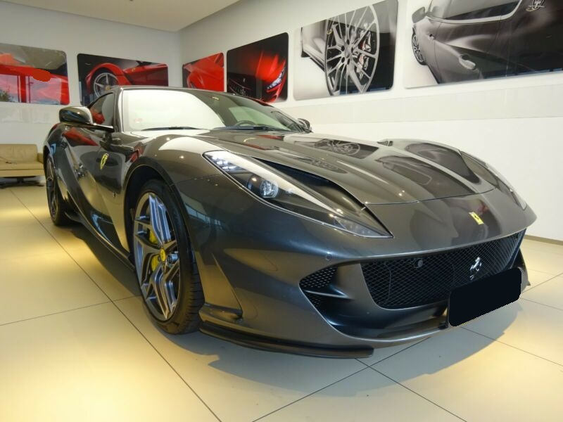 ferrari-812-6-5-v12-superfast