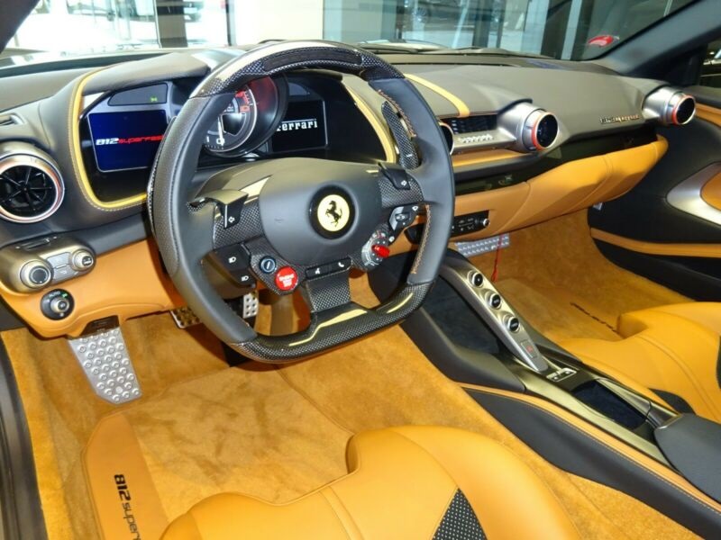 ferrari-812-6-5-v12-superfast