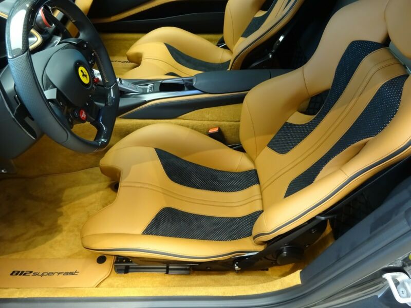 ferrari-812-6-5-v12-superfast