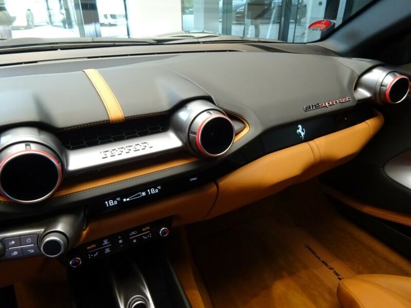 ferrari-812-6-5-v12-superfast