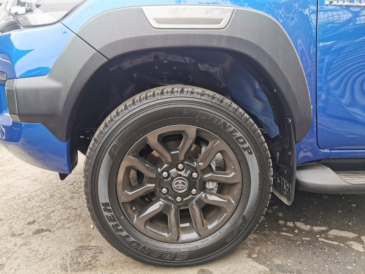 toyota-hilux-double-cab-conquest