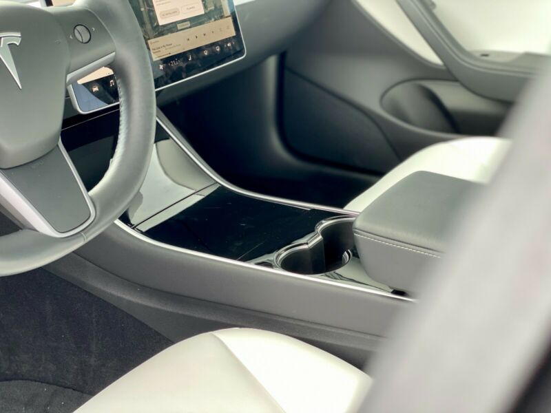 tesla-model-3-self-drive-active-autopilot