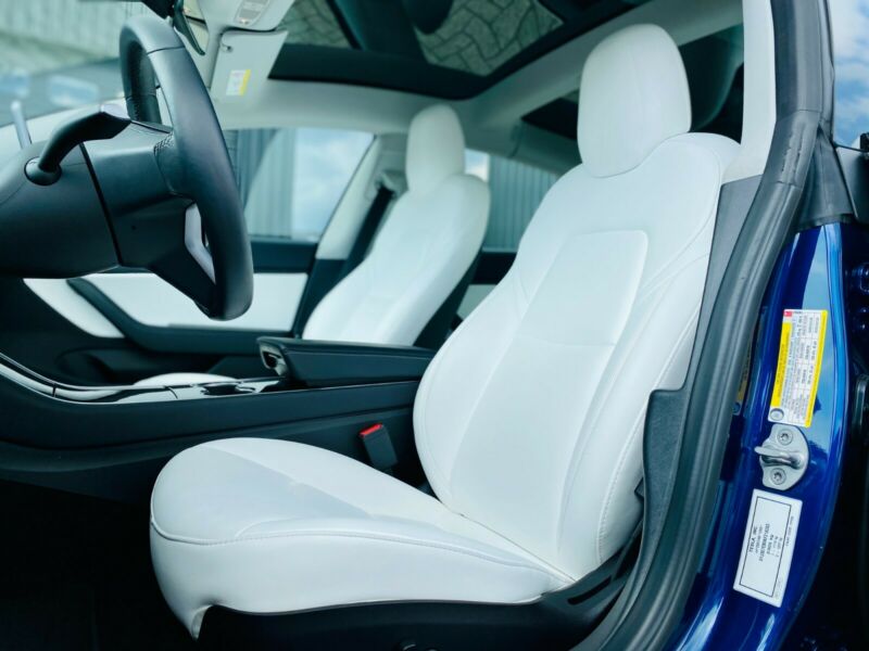 tesla-model-3-self-drive-active-autopilot