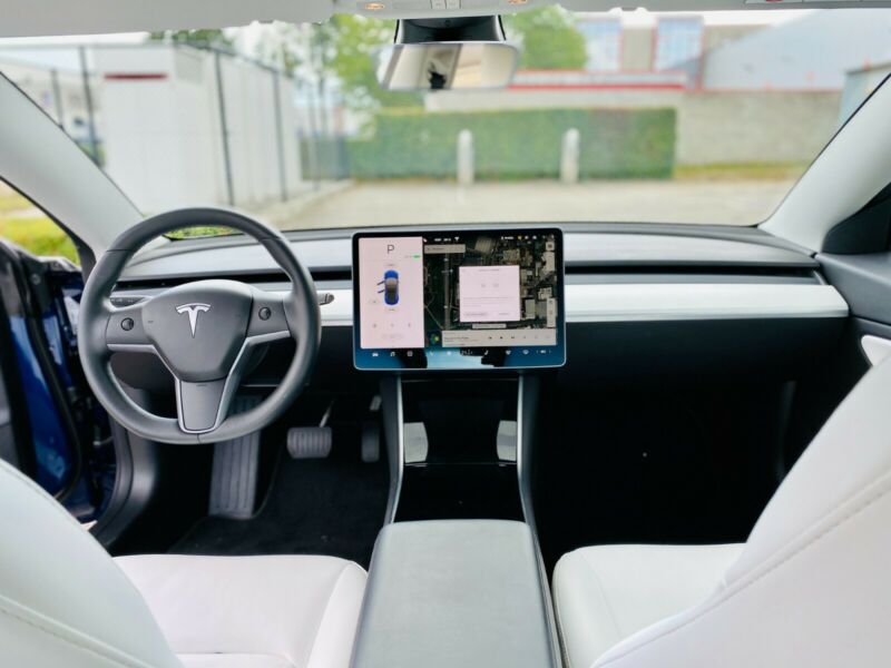 tesla-model-3-self-drive-active-autopilot