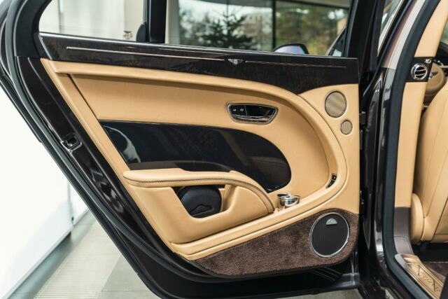 bentley-mulsanne-duo-tone
