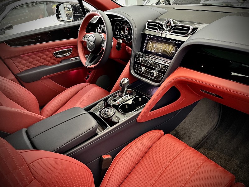 bentley-bentayga-v8
