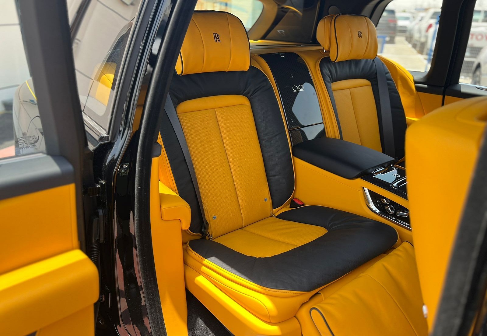rolls-royce-cullinan-bb