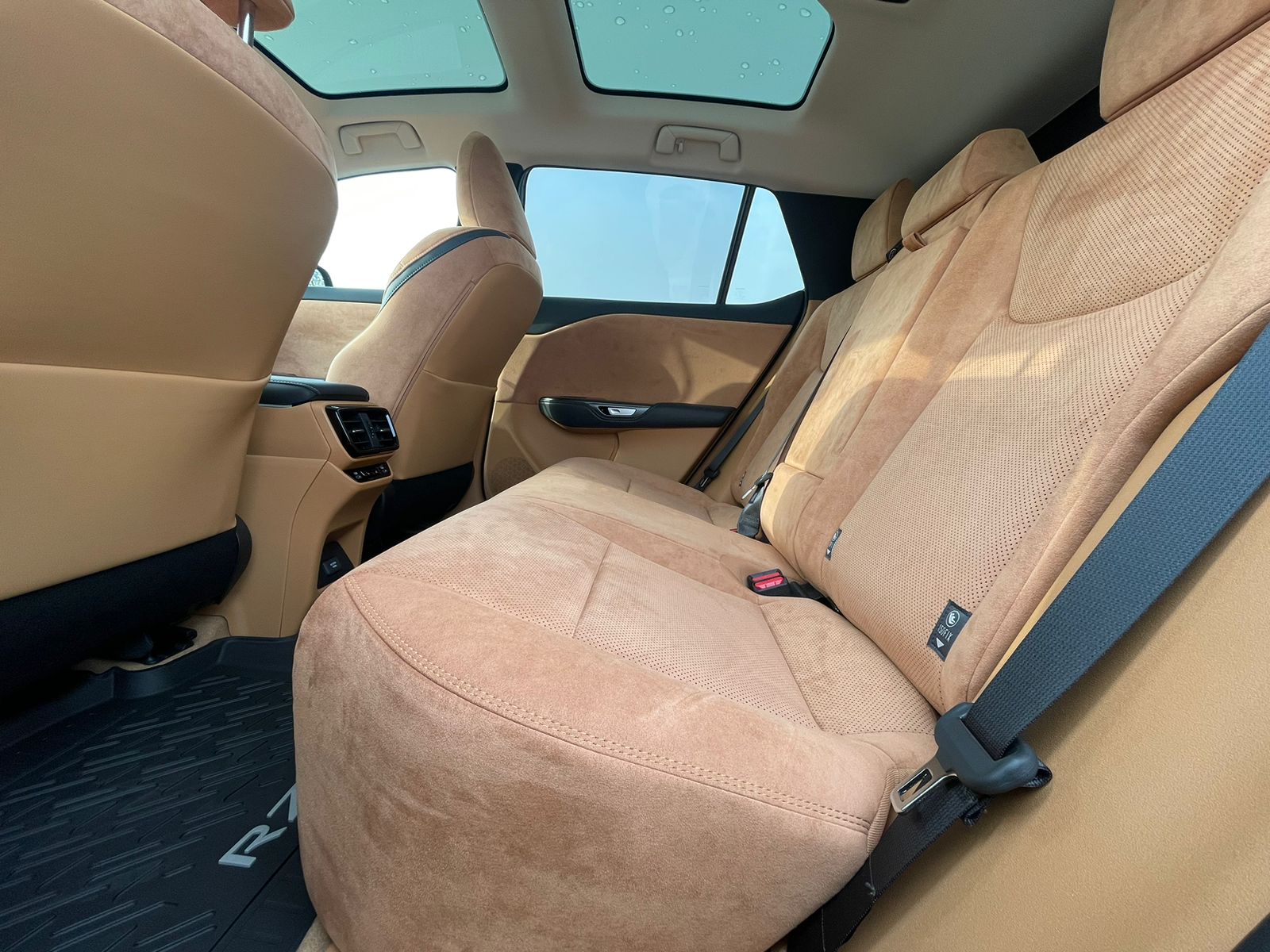 lexus-rz-450e-executive
