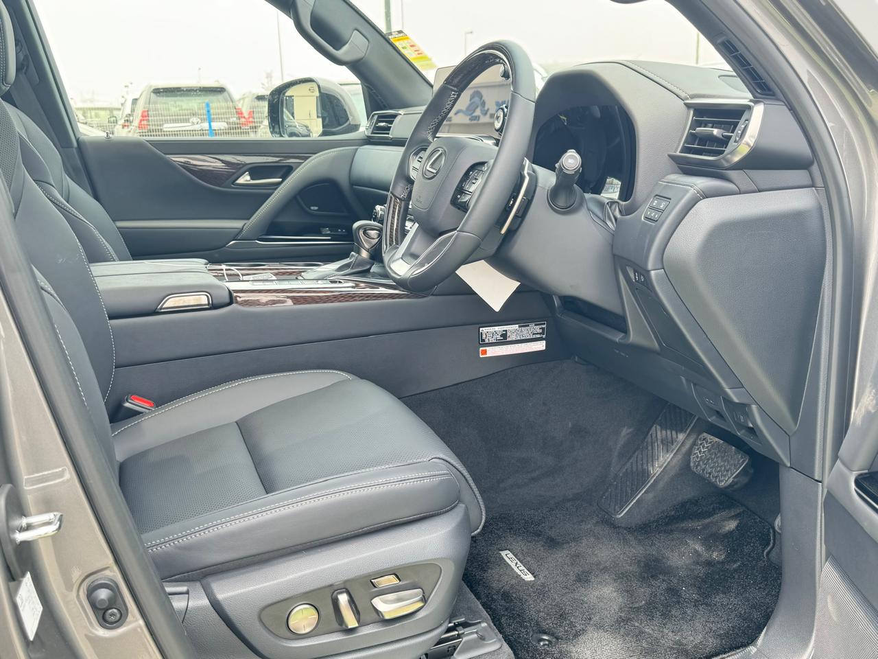 lexus-lx-500d-rhd