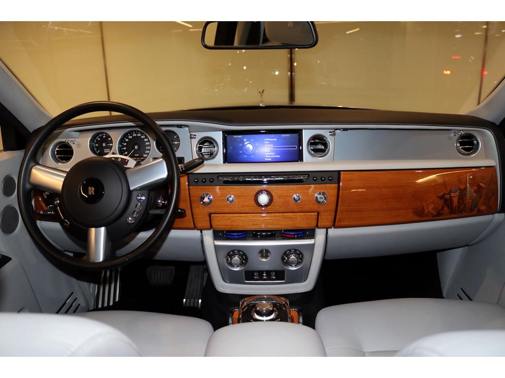 2014-rolls-royce-phantom-vii-saloon