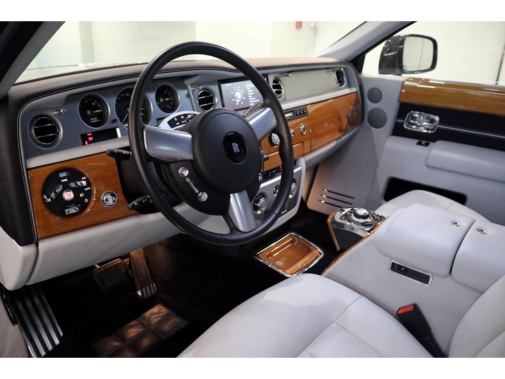 2014-rolls-royce-phantom-vii-saloon