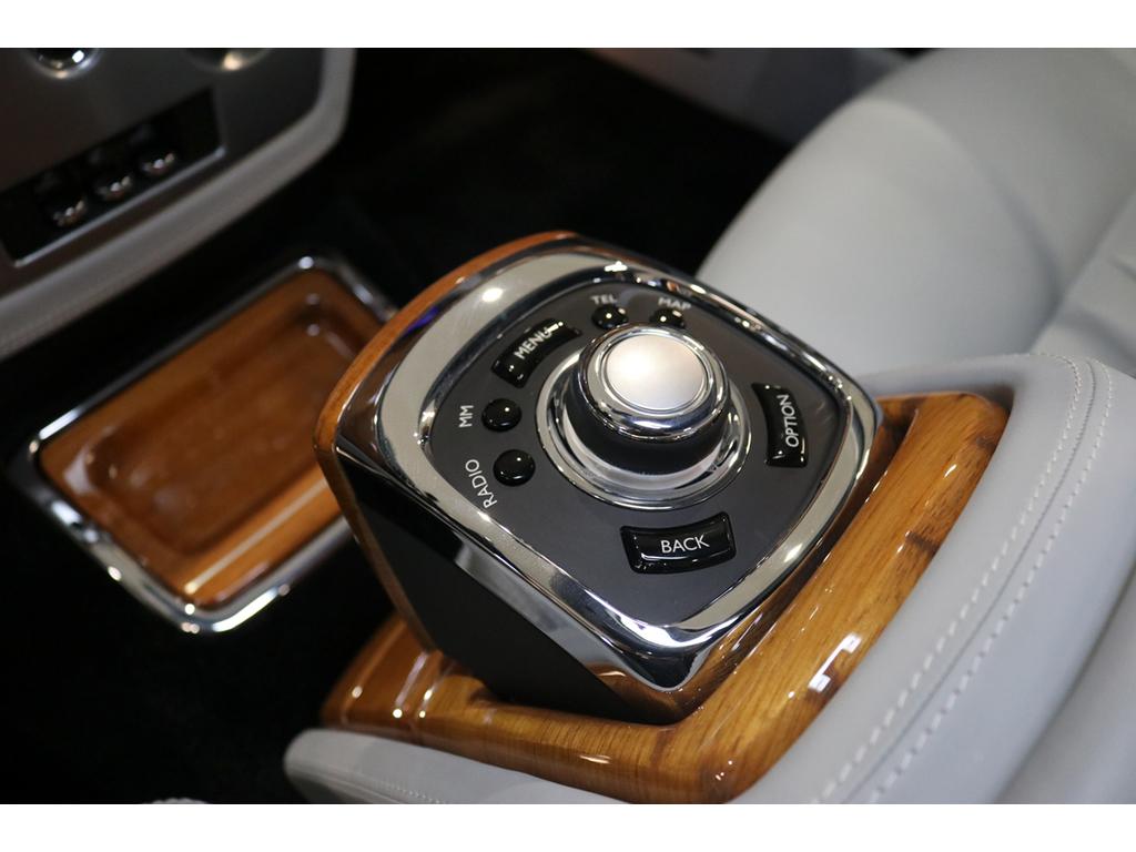 2014-rolls-royce-phantom-vii-saloon