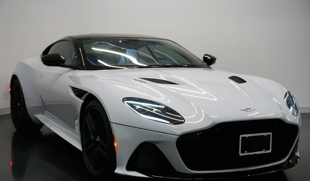 2019-aston-martin-dbs-superleggera