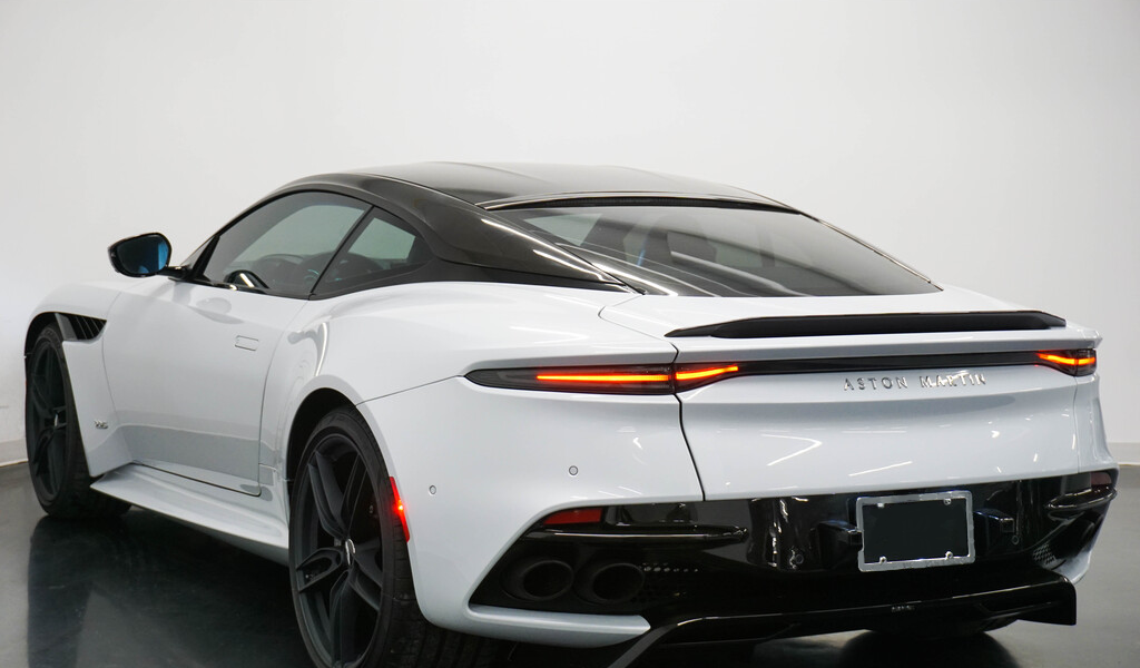 2019-aston-martin-dbs-superleggera