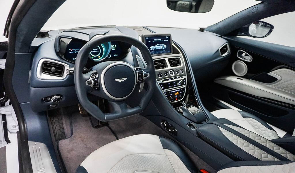 2019-aston-martin-dbs-superleggera