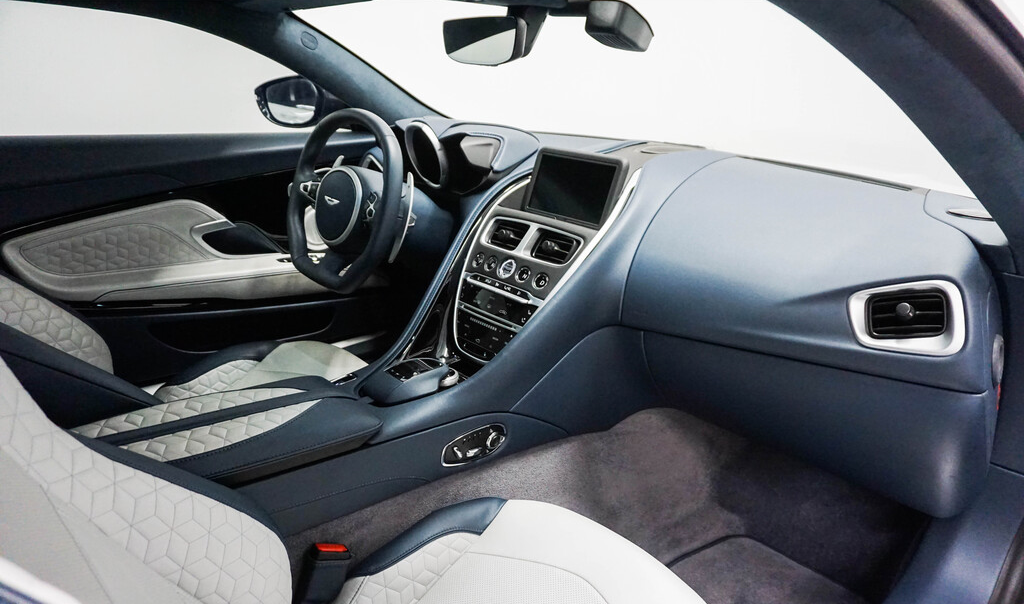 2019-aston-martin-dbs-superleggera