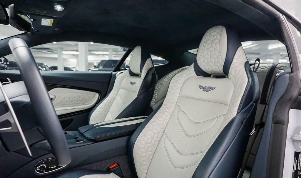 2019-aston-martin-dbs-superleggera