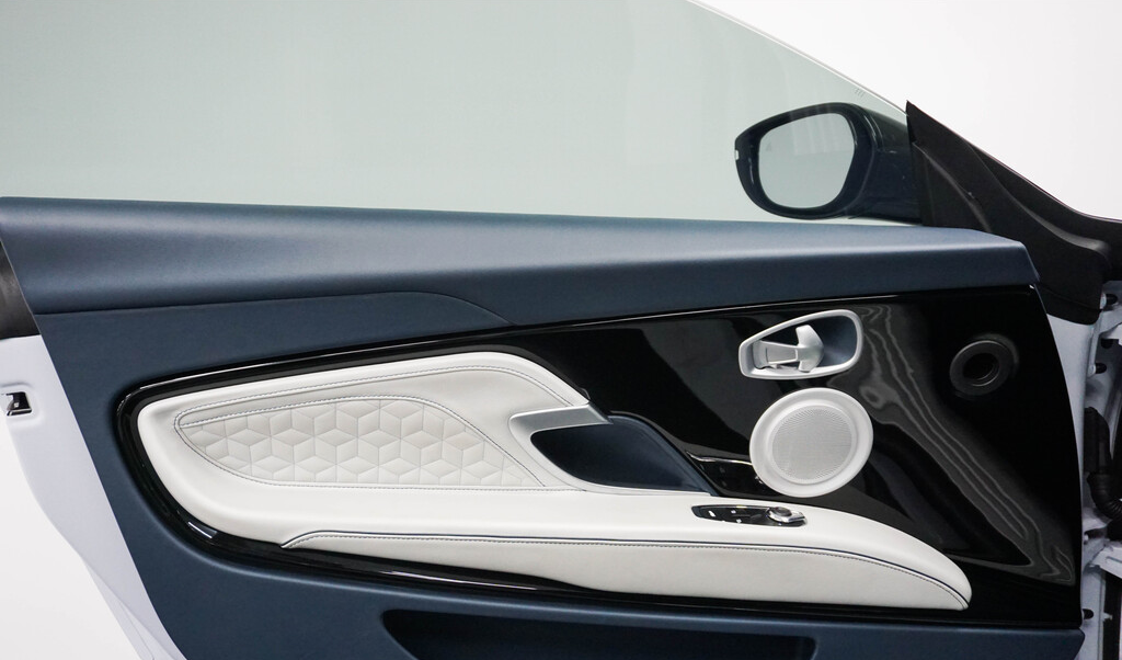 2019-aston-martin-dbs-superleggera
