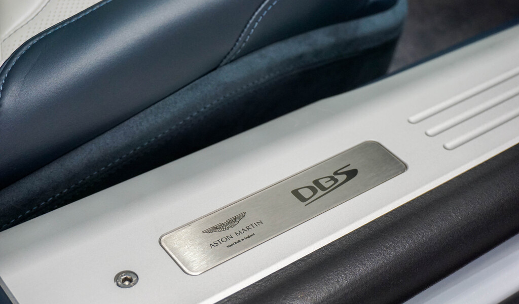 2019-aston-martin-dbs-superleggera