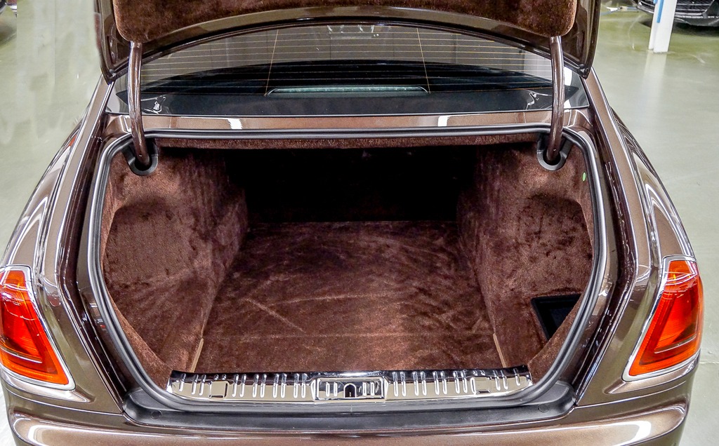 2017-used-rolls-royce-ghost