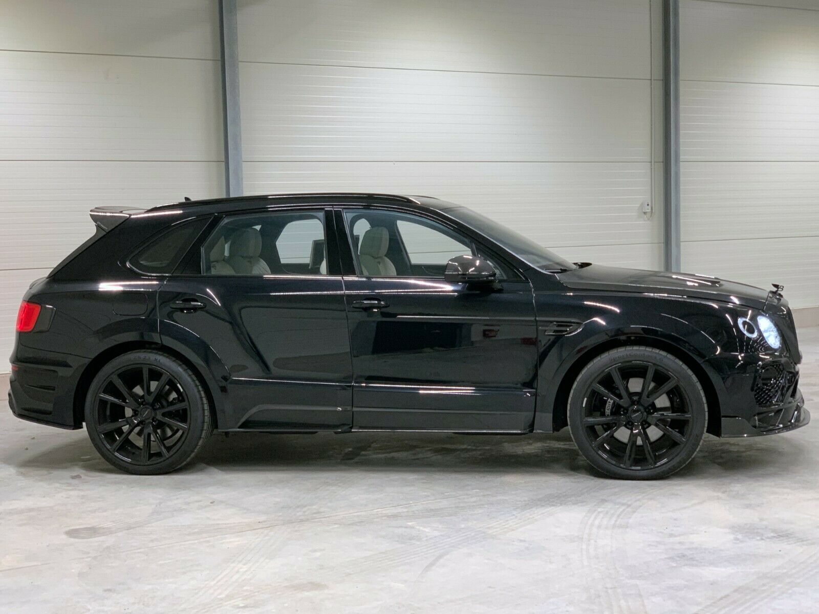 bentley-bentayga-mansory-black