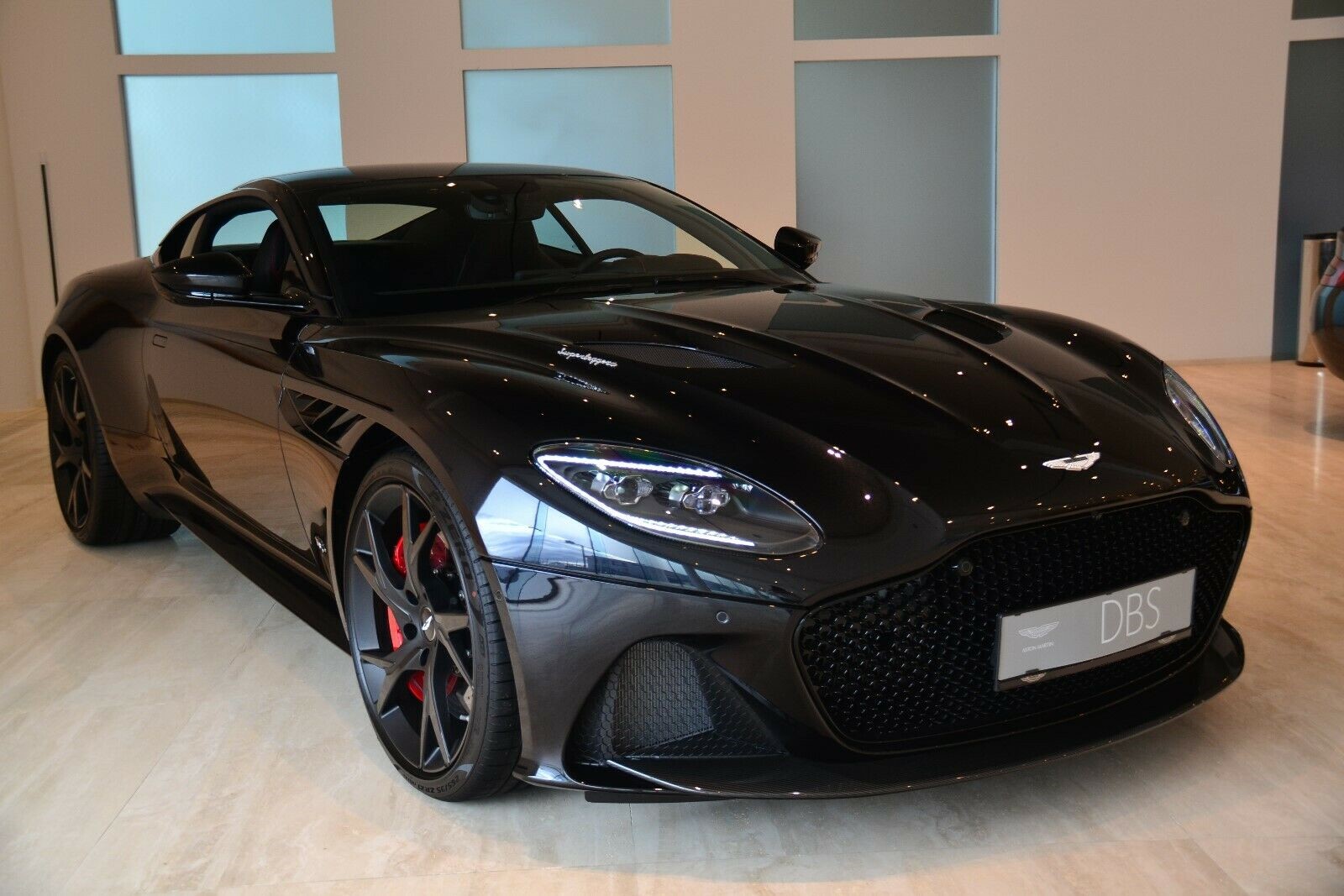 aston-martin-dbs-superleggera-coupe