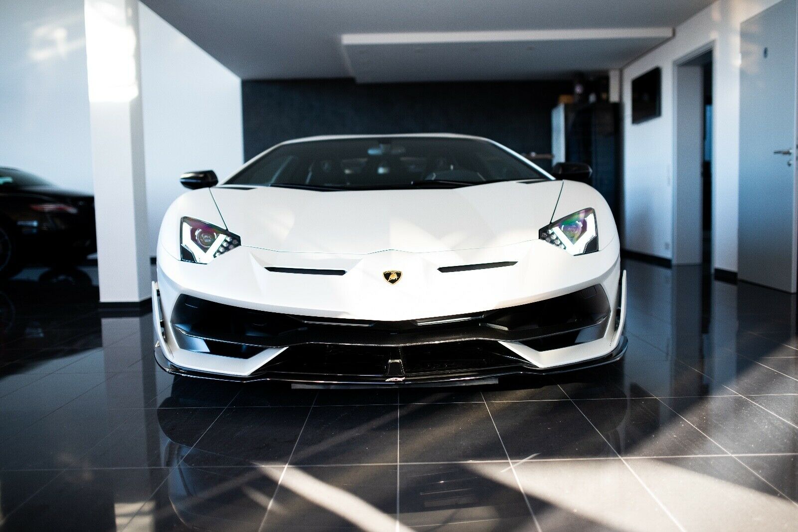 lamborghini-aventador-svj