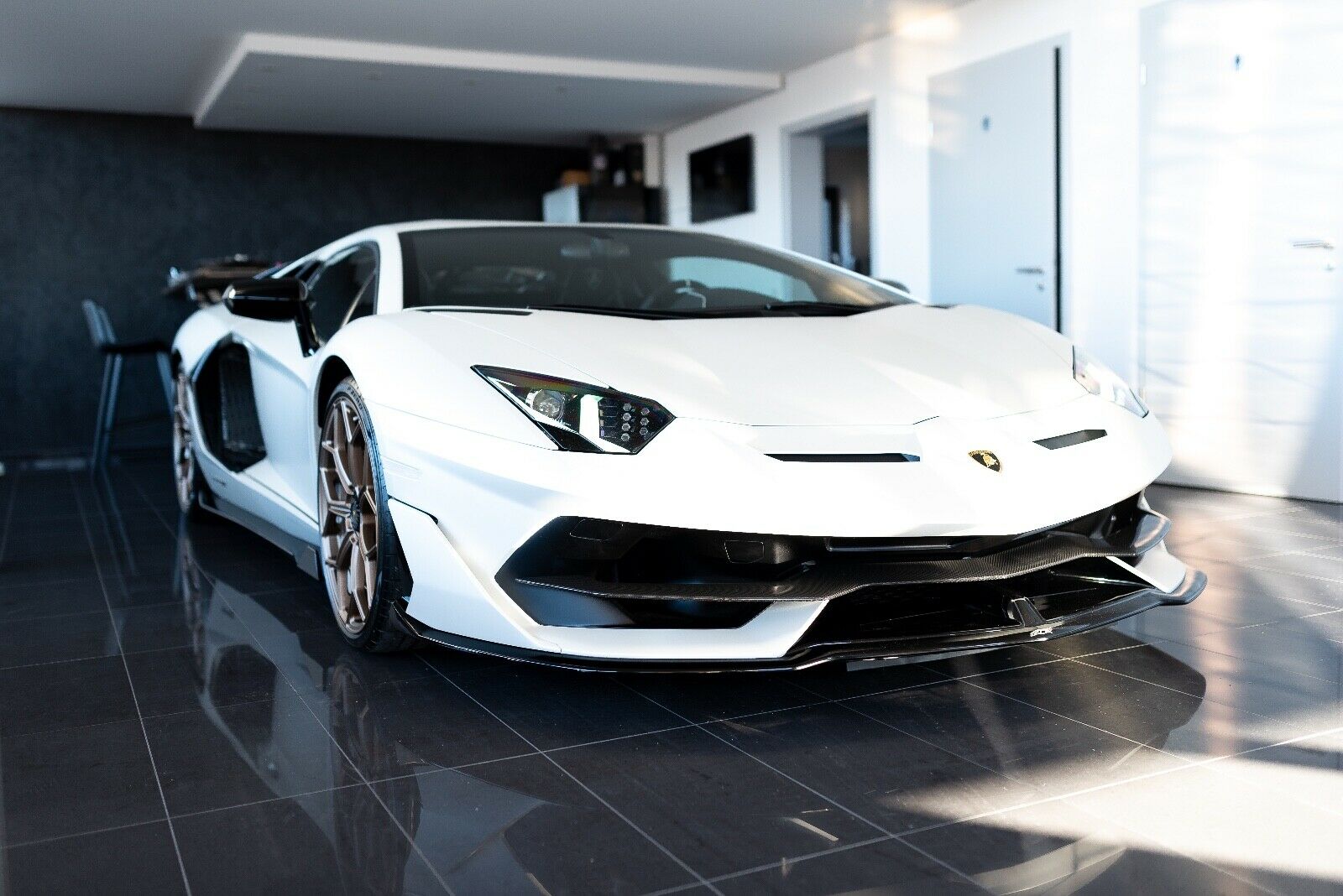 lamborghini-aventador-svj