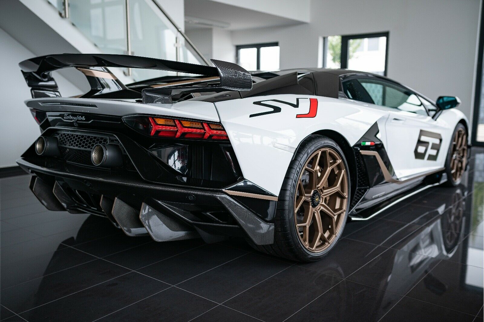 lamborghini-aventador-svj