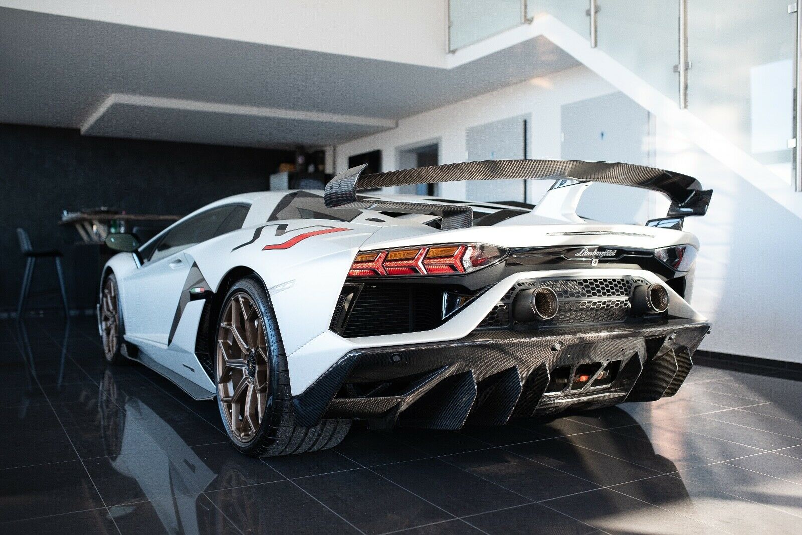 lamborghini-aventador-svj
