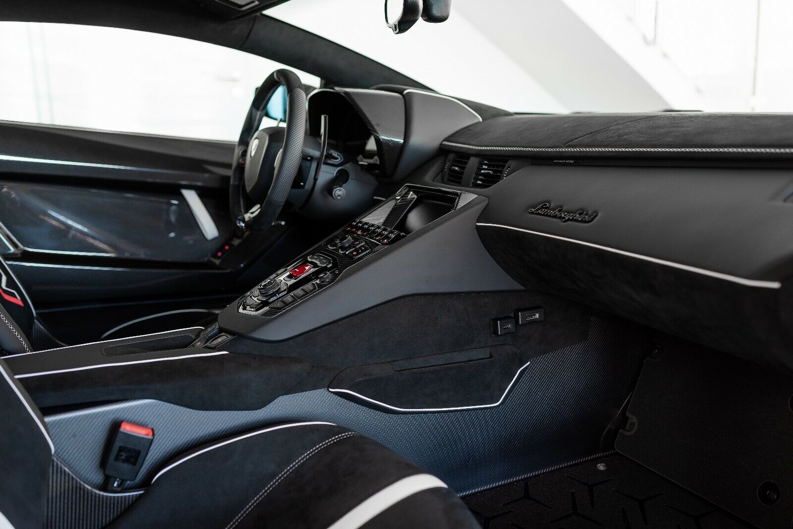 lamborghini-aventador-svj