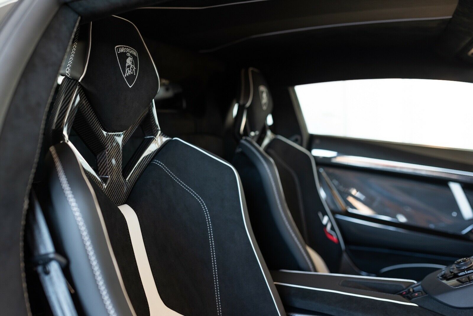 lamborghini-aventador-svj