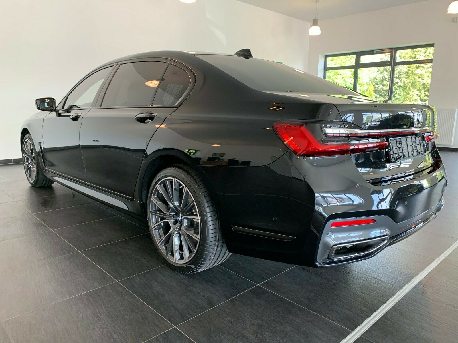 bmw-750li-xdrive