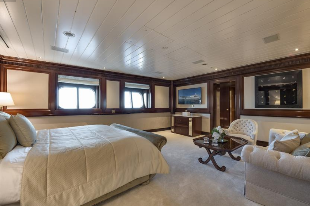 majesty-premium-yacht-59-ft