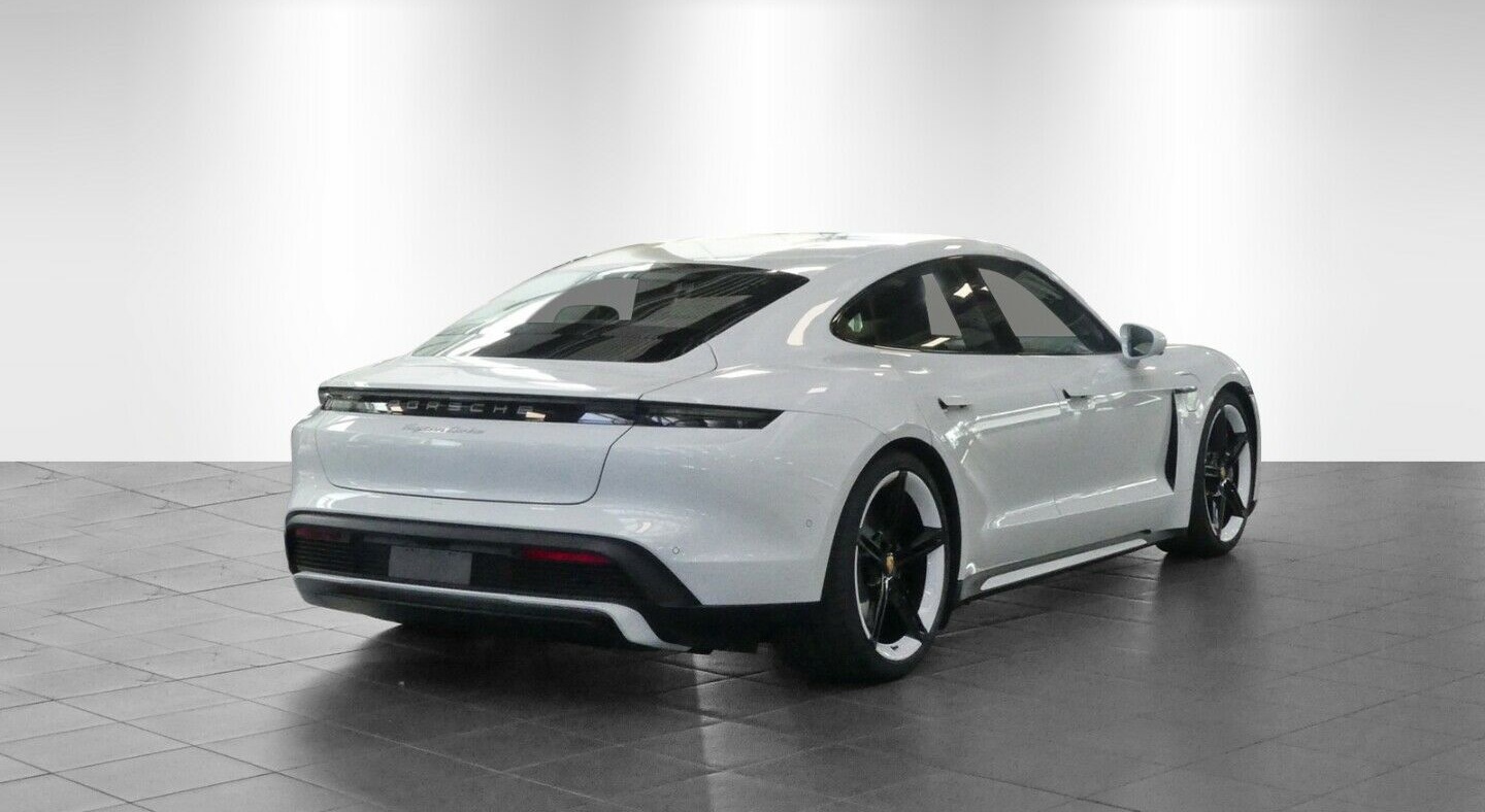 2019-porsche-taycan-turbo