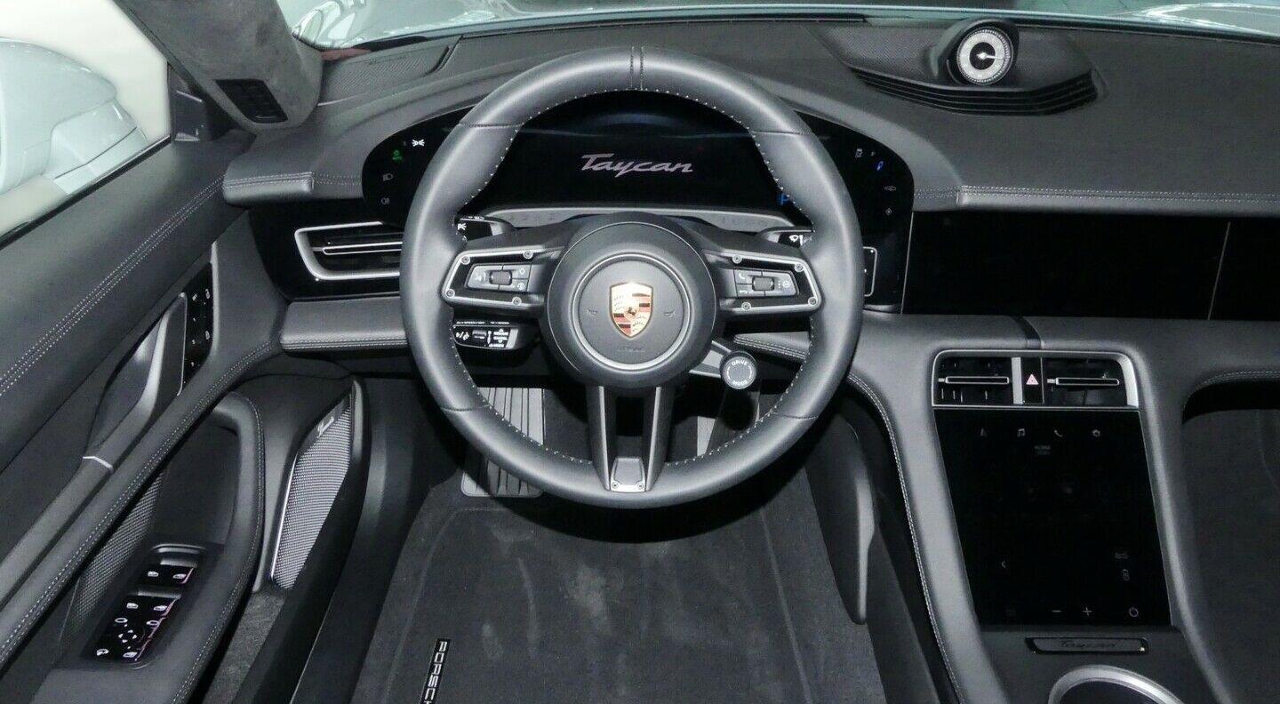 2019-porsche-taycan-turbo