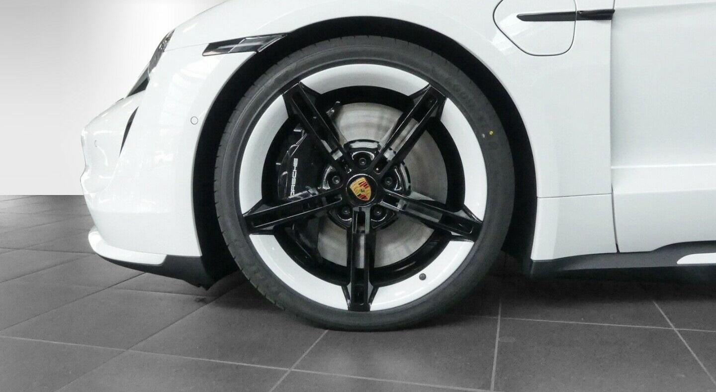 2019-porsche-taycan-turbo