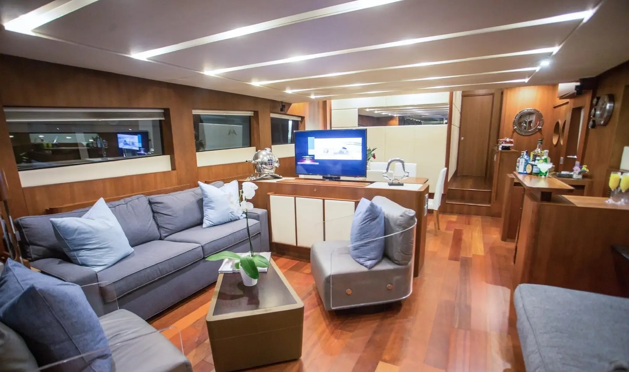 aicon-blue-ocean-85-ft