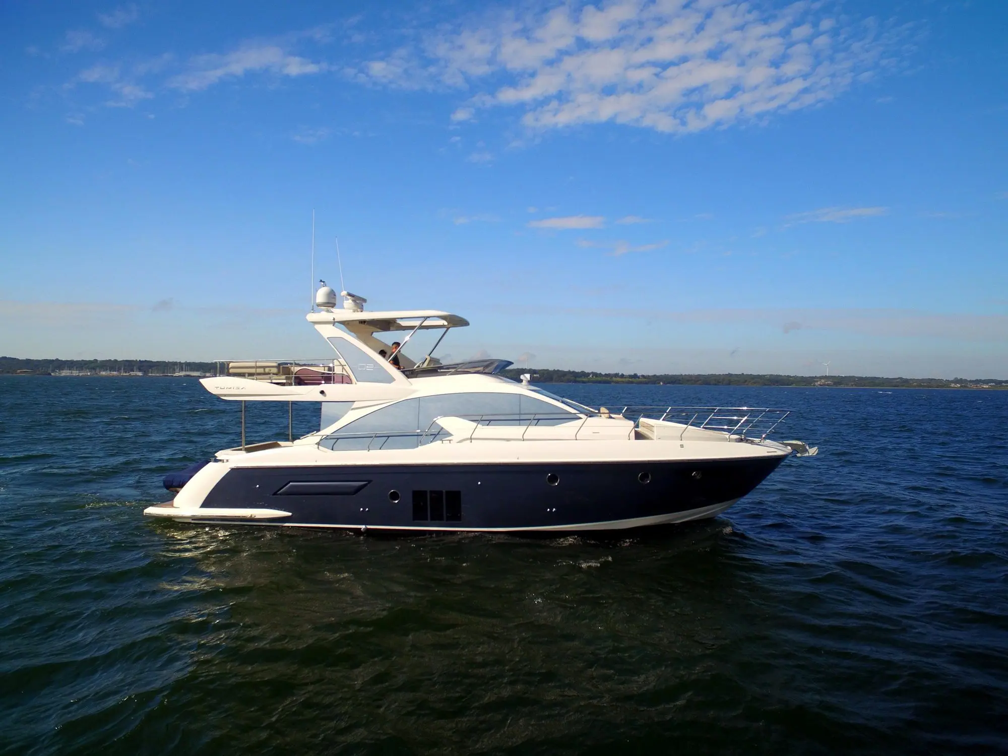azimut-flybridge-50-ft