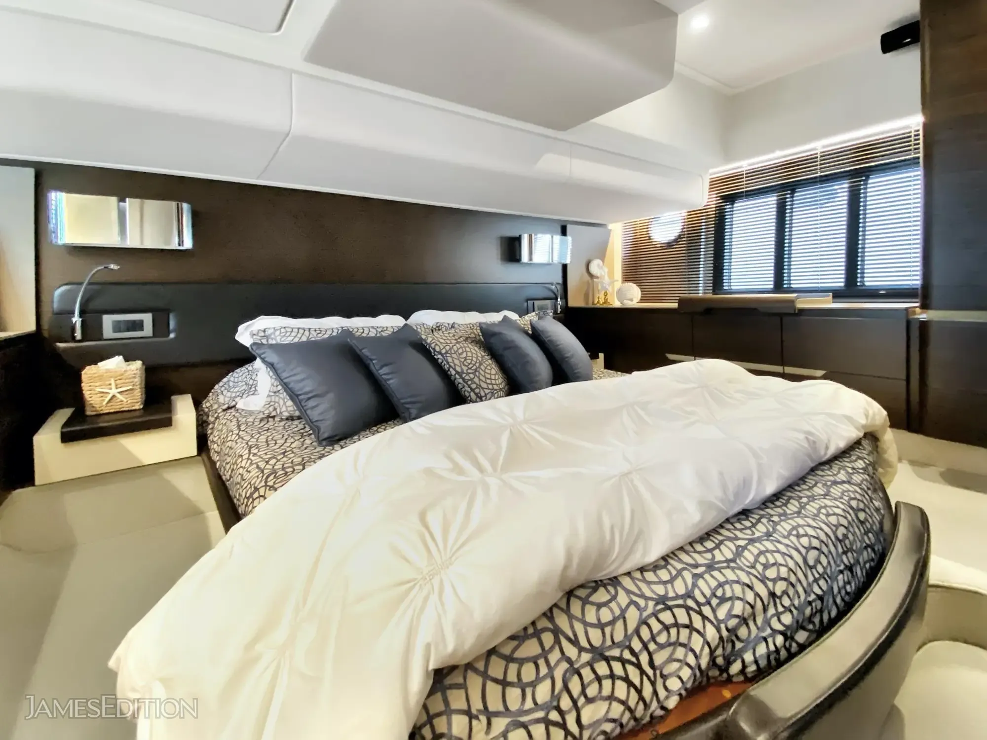 azimut-flybridge-50-ft