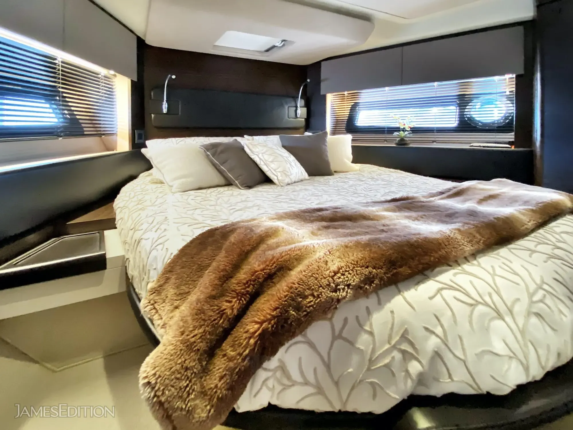 azimut-flybridge-50-ft