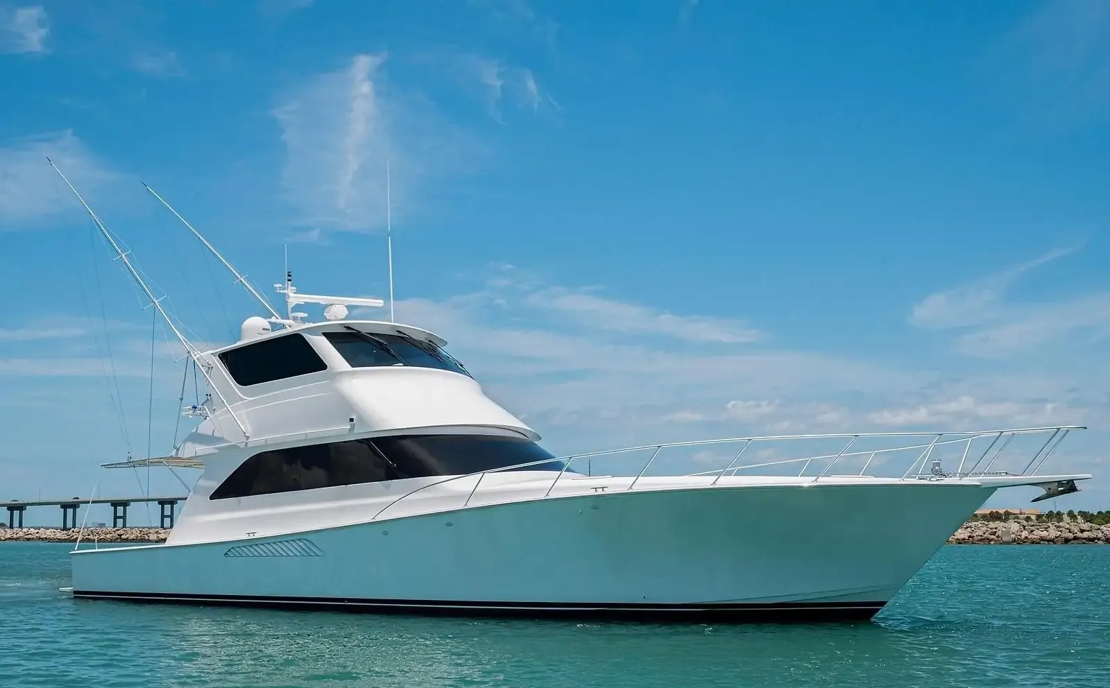 viking-enclosed-bridge-yacht-61-ft